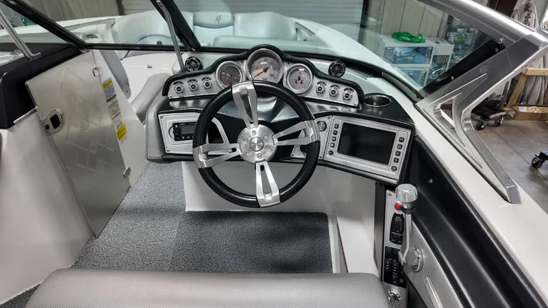 Slide: The Image of MasterCraft X46 2016 - 45