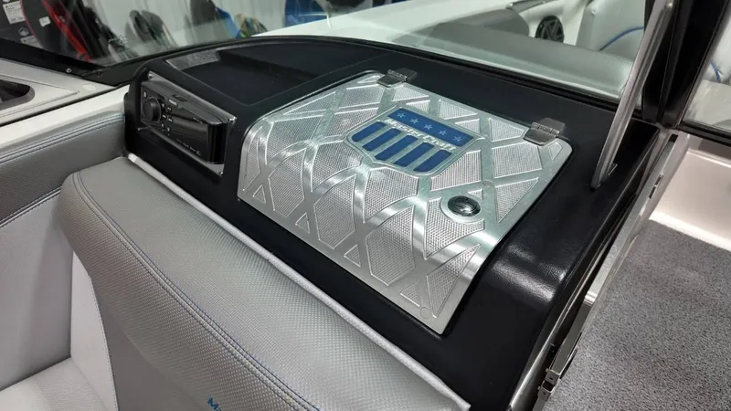 Slide: The Image of MasterCraft X46 2016 - 56