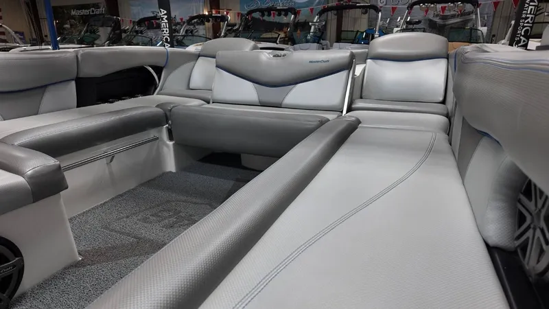 Slide: The Image of MasterCraft X46 2016 - 63