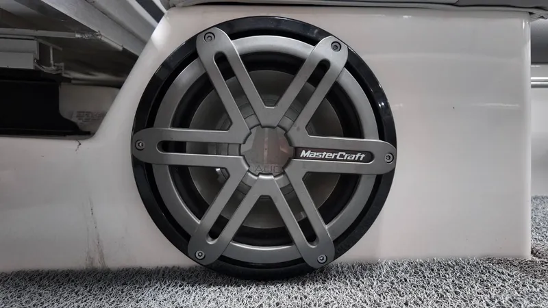 Slide: The Image of MasterCraft X46 2016 - 68