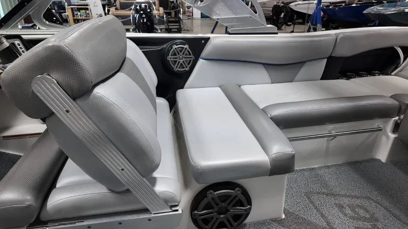 Slide: The Image of MasterCraft X46 2016 - 69