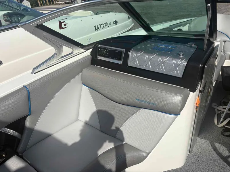 Slide: The Image of MasterCraft X46 2016 - 7