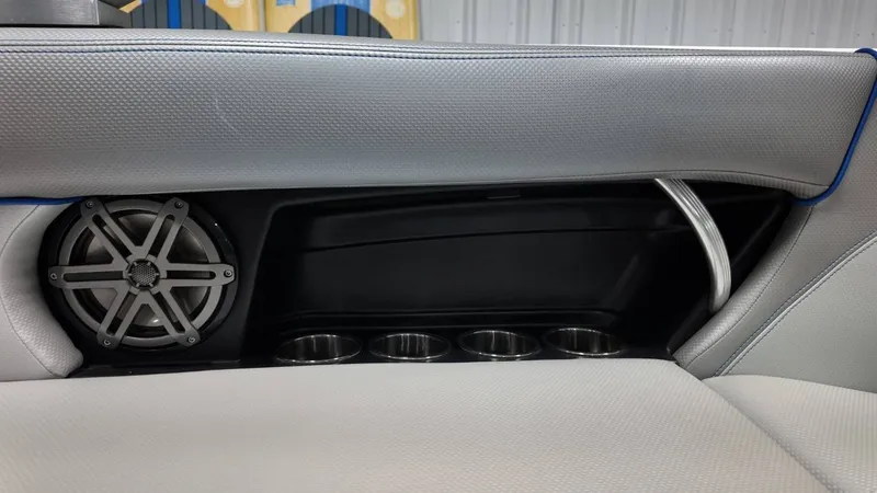 Slide: The Image of MasterCraft X46 2016 - 75