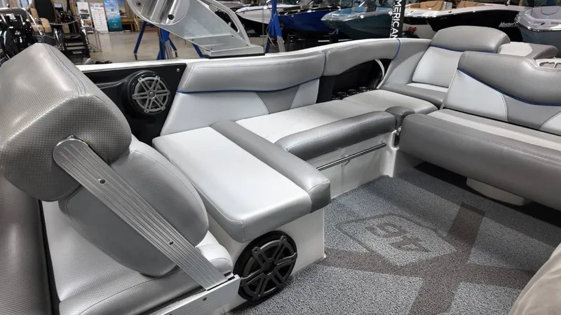 Slide: The Image of MasterCraft X46 2016 - 77