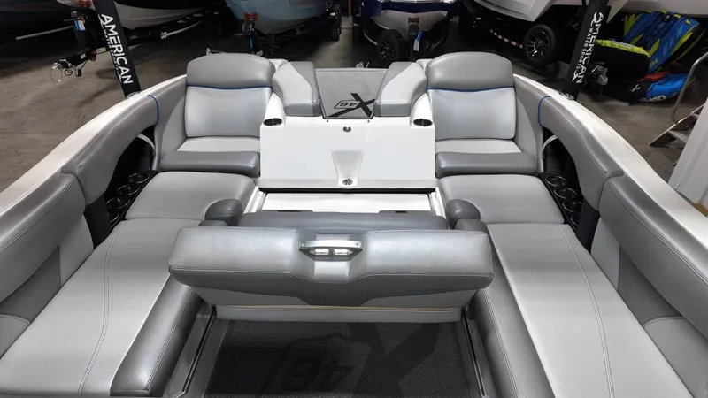 Slide: The Image of MasterCraft X46 2016 - 82