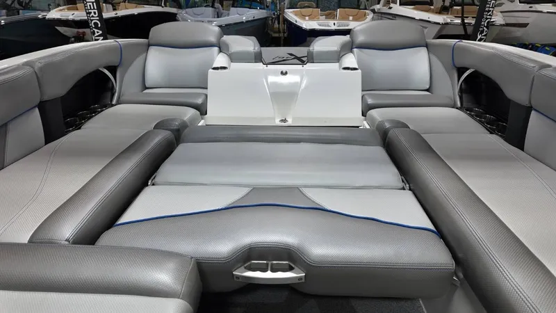 Slide: The Image of MasterCraft X46 2016 - 83