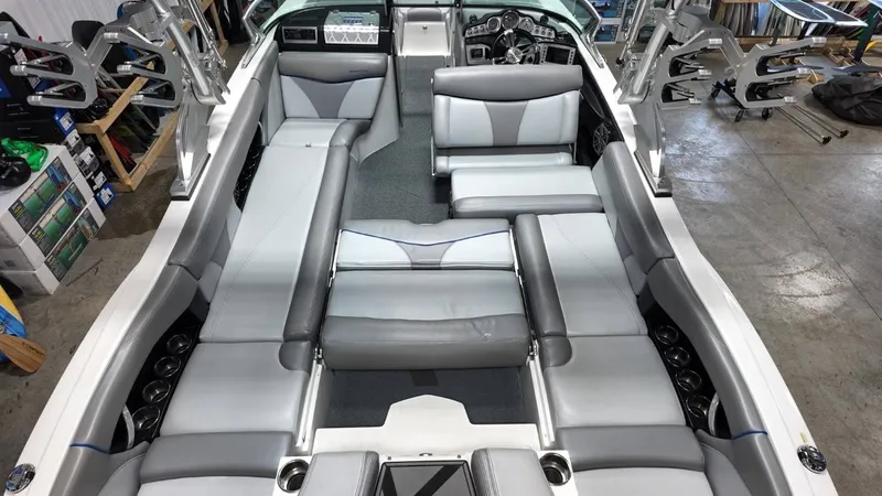 Slide: The Image of MasterCraft X46 2016 - 84