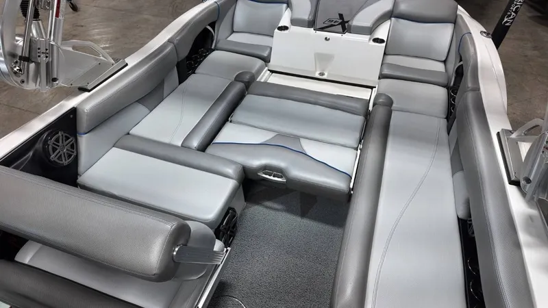 Slide: The Image of MasterCraft X46 2016 - 85