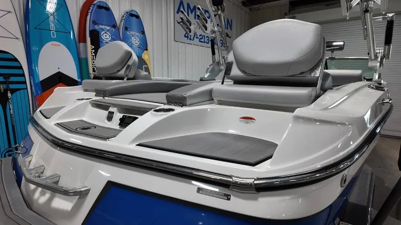 Slide: The Image of MasterCraft X46 2016 - 90