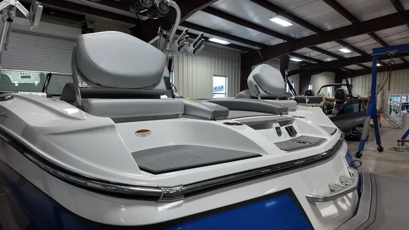 Slide: The Image of MasterCraft X46 2016 - 91