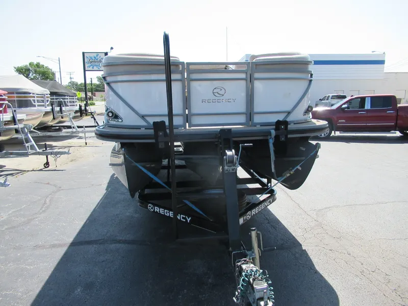 Slide: The Image of Tracker Regency 254 DL3 2016 - 5