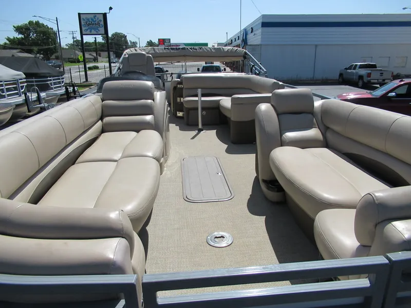 Slide: The Image of Tracker Regency 254 DL3 2016 - 6