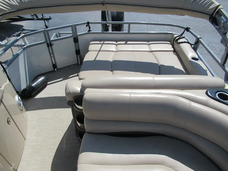 Slide: The Image of Tracker Regency 254 DL3 2016 - 7