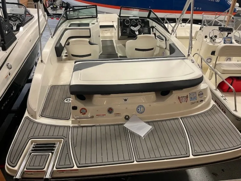 Slide: The Image of Sea Ray SPX 190 2018 - 2