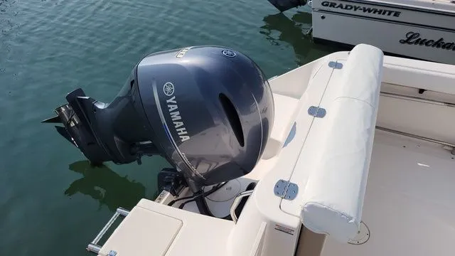 Slide: The Image of Robalo R222 2018 - 3