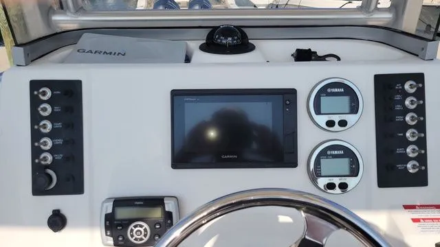 Slide: The Image of Robalo R222 2018 - 5