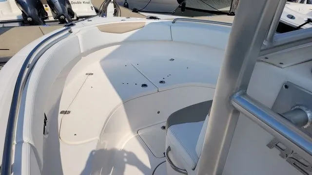 Slide: The Image of Robalo R222 2018 - 7