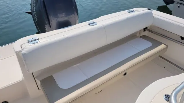 Slide: The Image of Robalo R222 2018 - 8