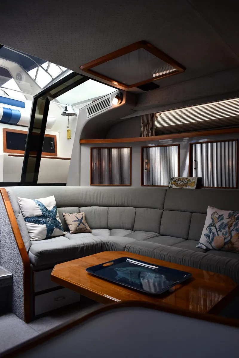 Slide: The Image of Sea Ray 390 Express Cruiser 1989 - 50