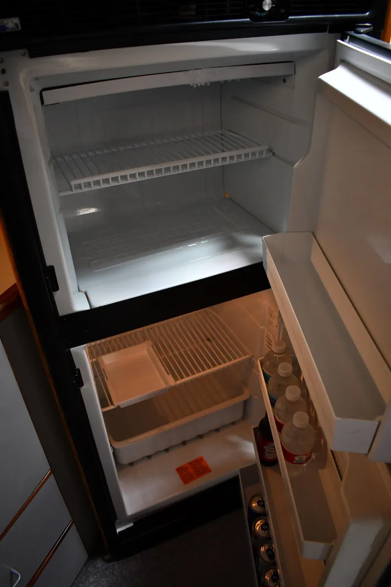 Slide: The Image of Sea Ray 390 Express Cruiser 1989 - 51