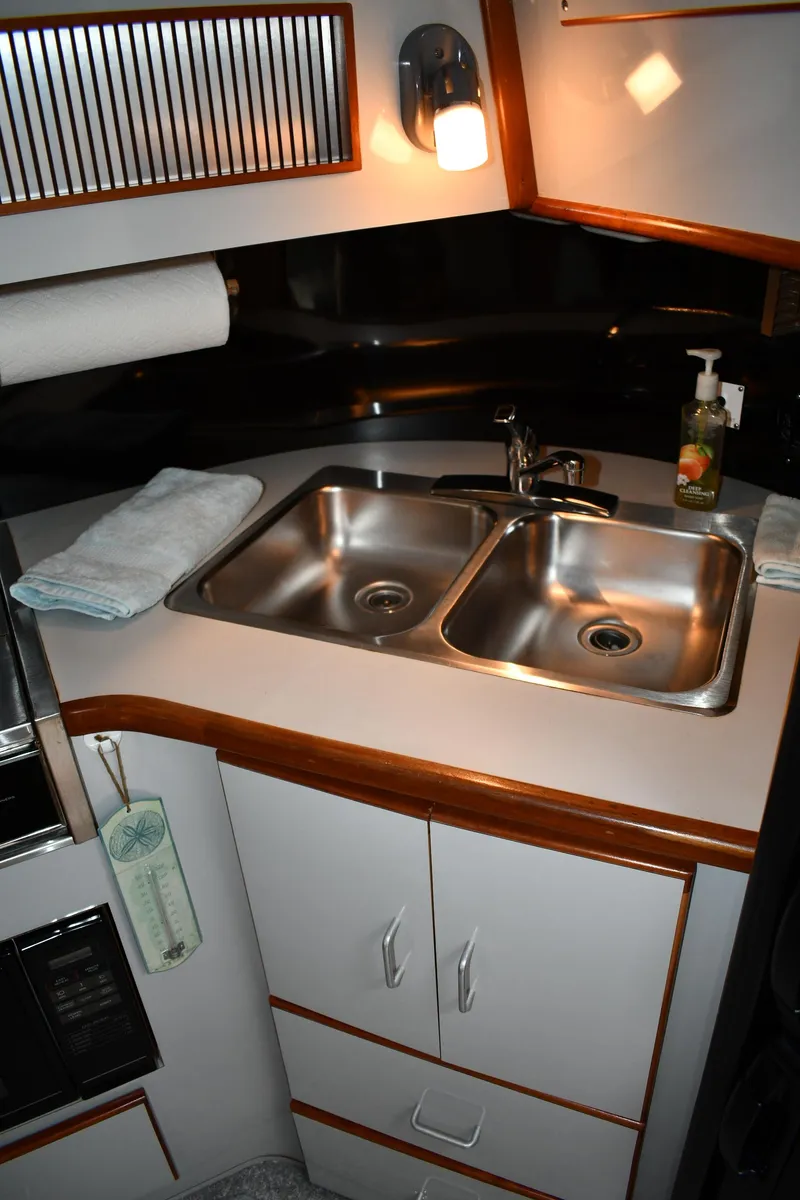 Slide: The Image of Sea Ray 390 Express Cruiser 1989 - 52