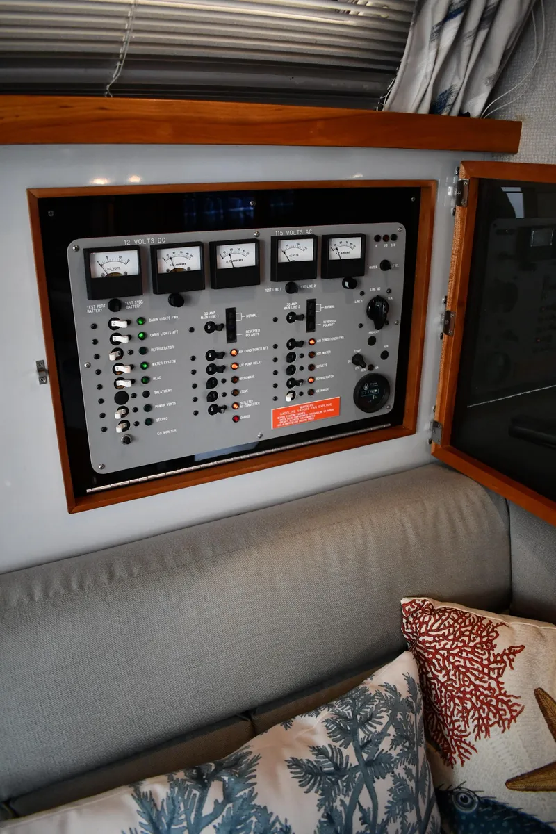 Slide: The Image of Sea Ray 390 Express Cruiser 1989 - 56