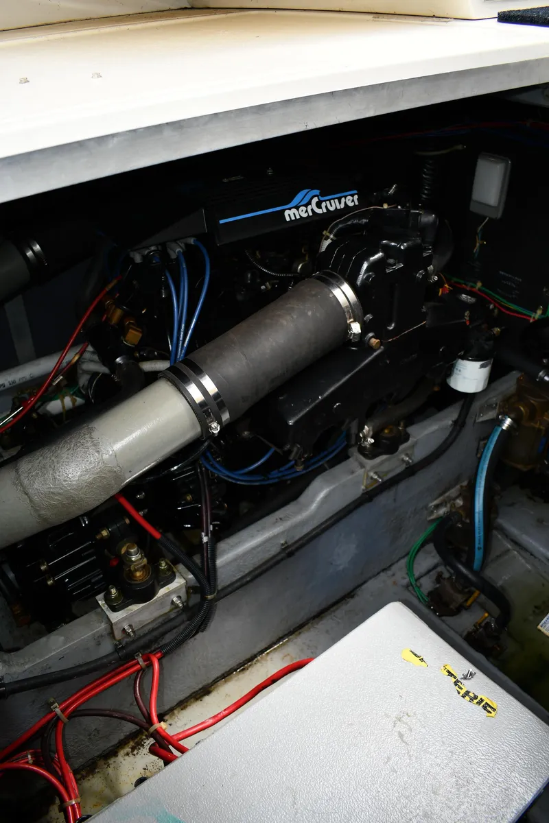 Slide: The Image of Sea Ray 390 Express Cruiser 1989 - 58