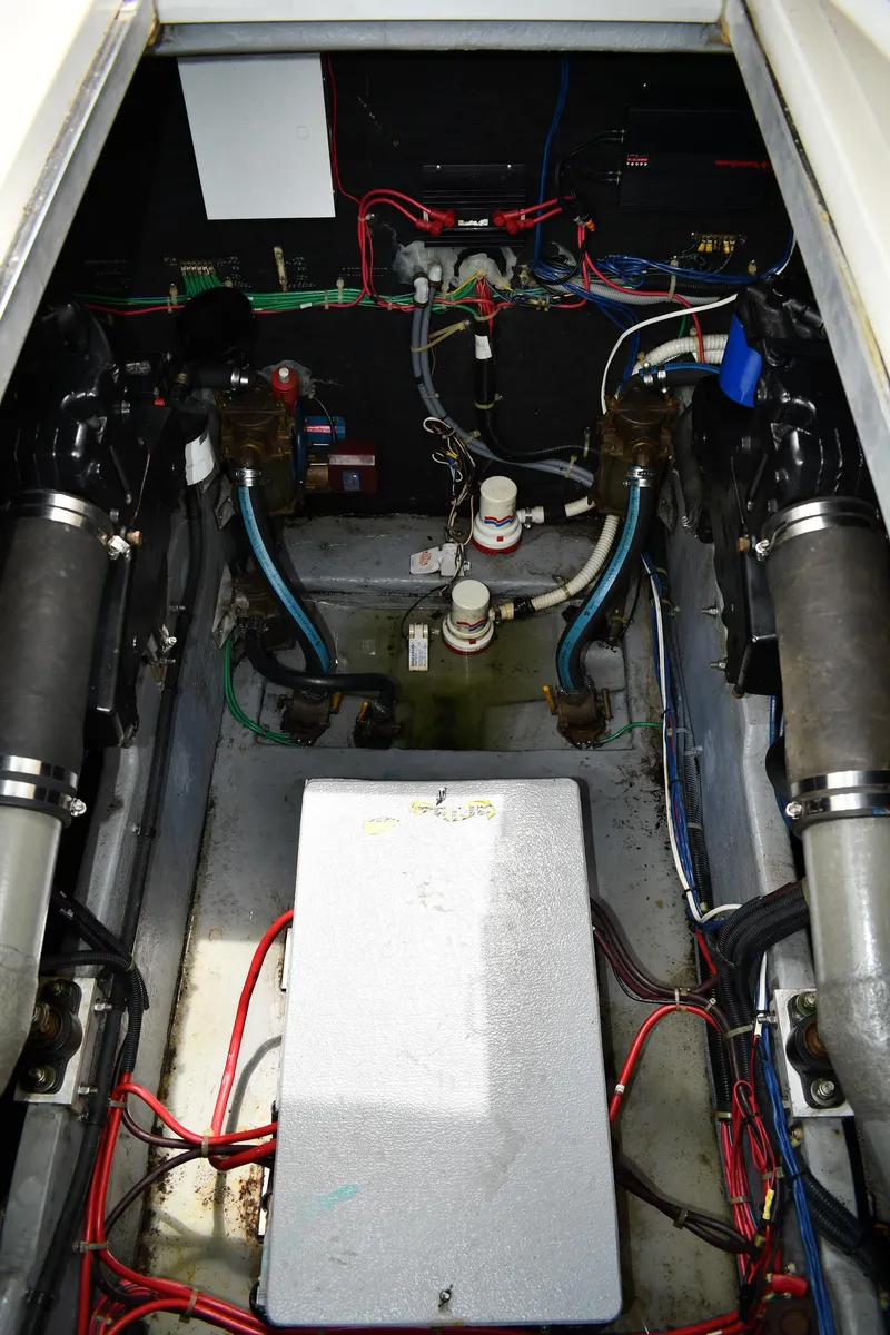 Slide: The Image of Sea Ray 390 Express Cruiser 1989 - 59