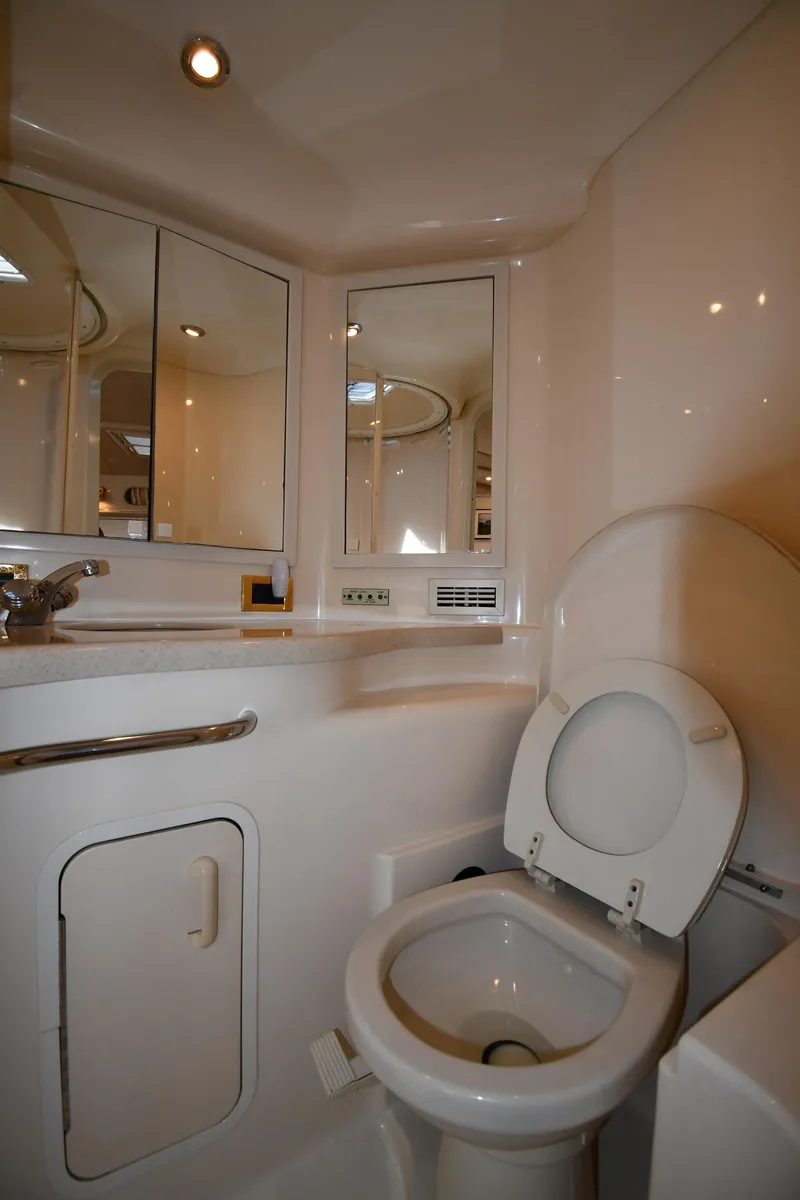 Slide: The Image of Sea Ray 400 Sundancer 1998 - 51