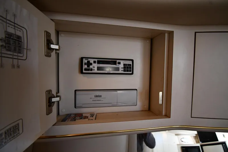 Slide: The Image of Sea Ray 400 Sundancer 1998 - 62