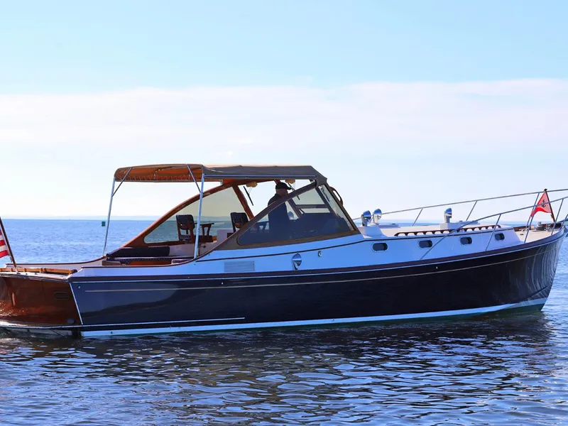 Slide: The Image of Able 44 boat from 1995 on calm water, featuring sleek design and classic style. - 20