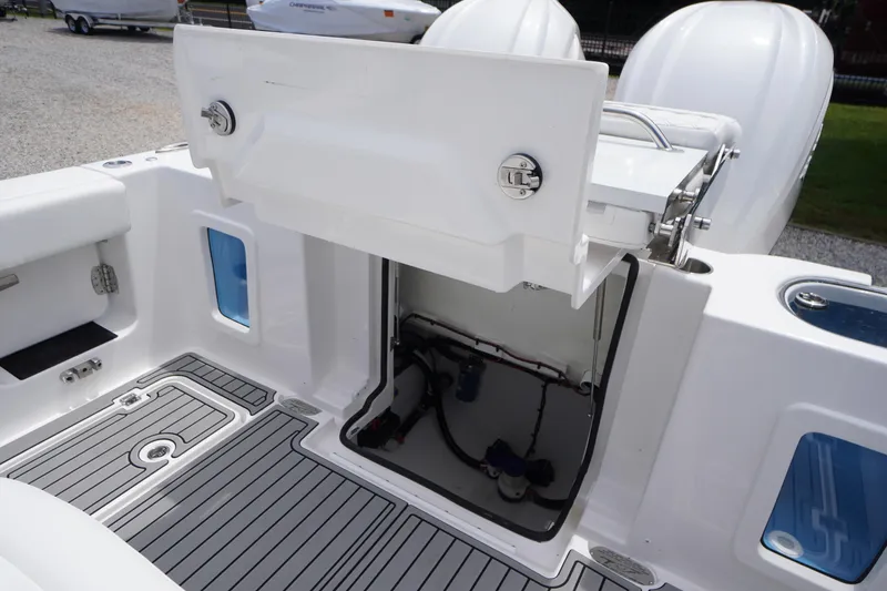 Slide: The Image of Tidewater 282 CC Adventure 2026 - 61