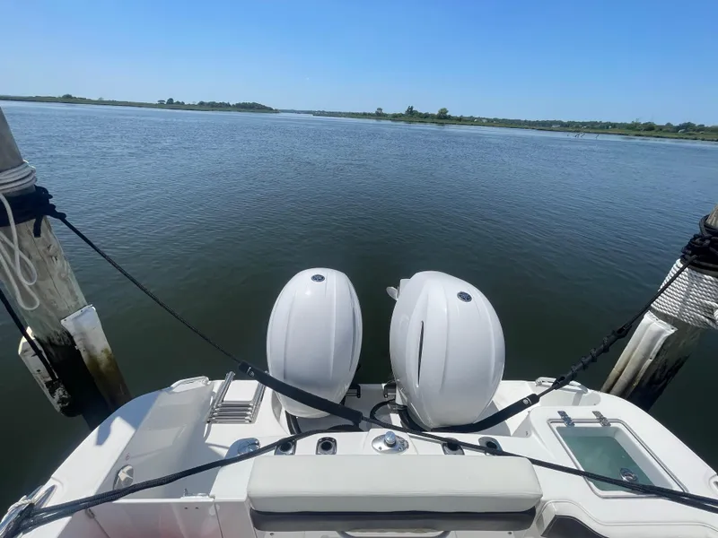 Slide: The Image of Edgewater 262 CX 2021 boat with dual engines on calm water. - 40