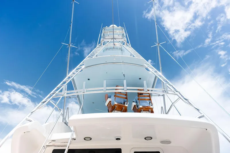 Slide: The Image of 2004 Bertram 570 yacht tower against a clear blue sky. - 13