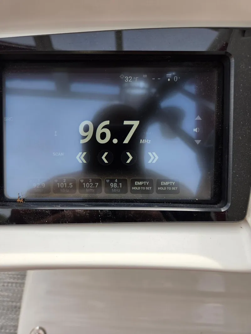 Slide: The Image of Radio display showing 96.7 MHz on a 2020 Bennington QX 25 Sport. - 13