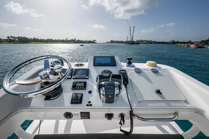 Slide: The Image of Control panel of 2014 Everglades 350LX boat with ocean view. - 24