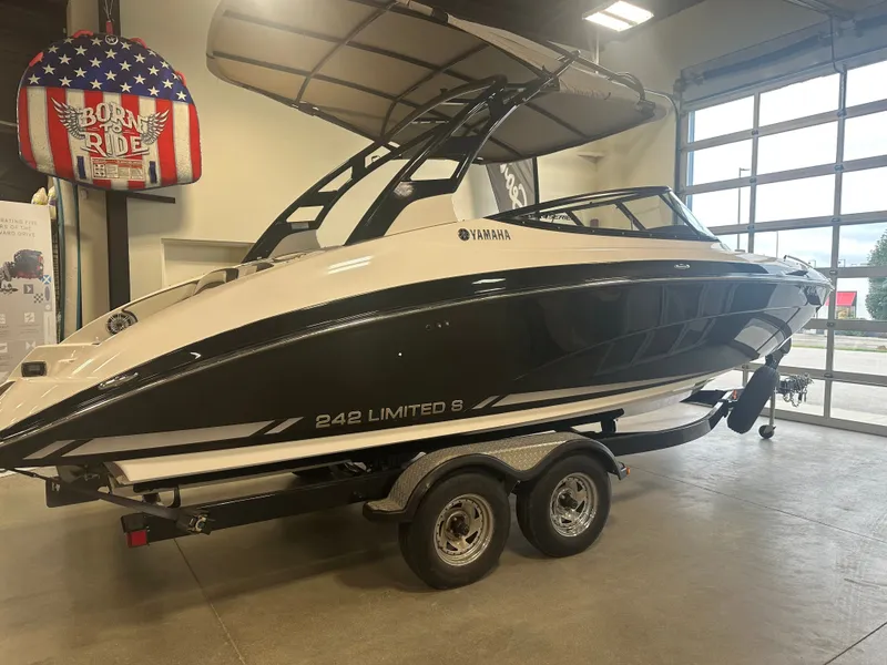 The Image of Yamaha 242 Limited S 2016 - 0