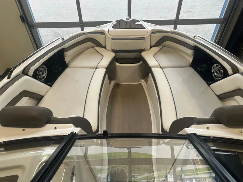 Slide: The Image of Yamaha 242 Limited S 2016 - 11