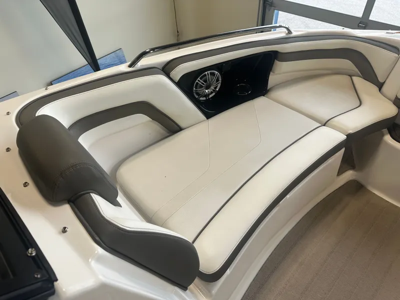 Slide: The Image of Yamaha 242 Limited S 2016 - 12