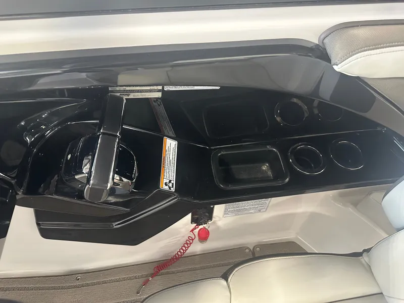 Slide: The Image of Yamaha 242 Limited S 2016 - 16