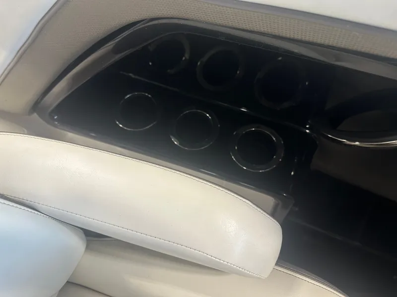 Slide: The Image of Yamaha 242 Limited S 2016 - 17