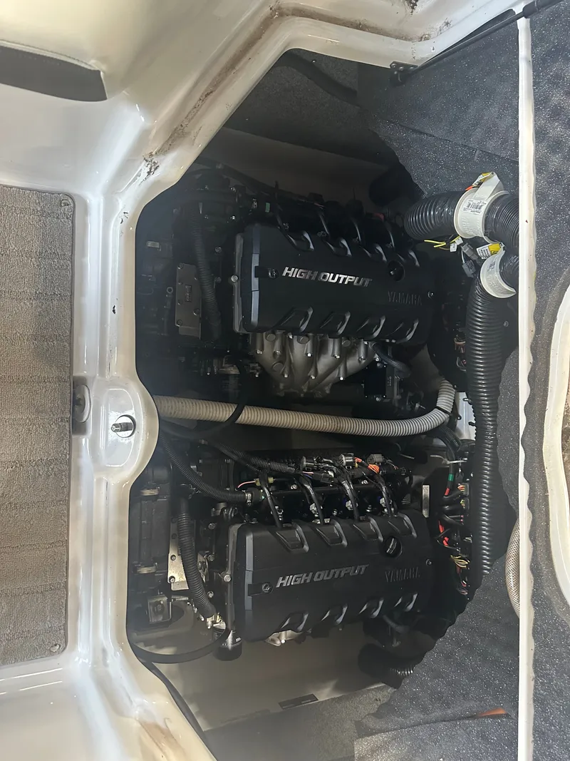 Slide: The Image of Yamaha 242 Limited S 2016 - 19