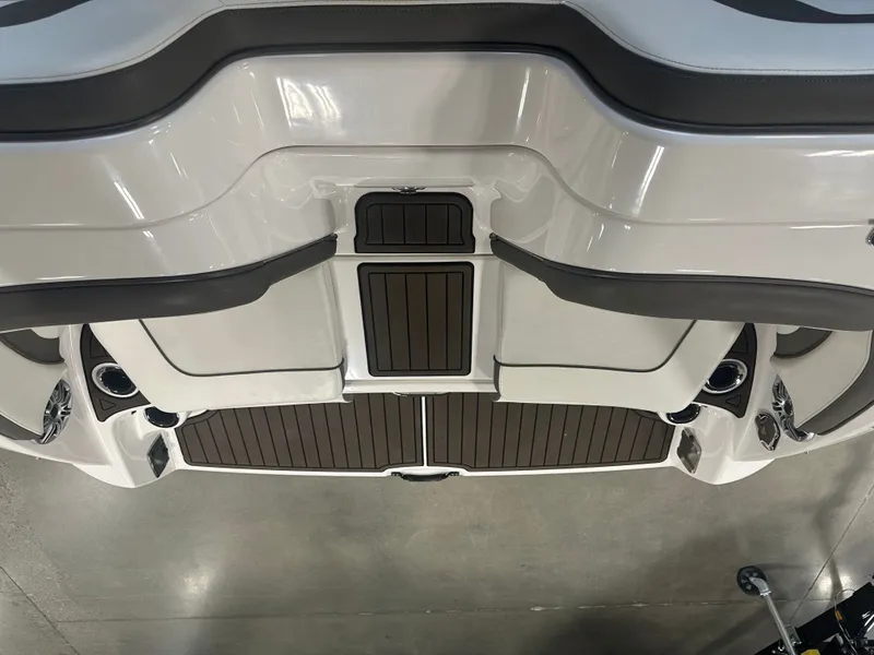 Slide: The Image of Yamaha 242 Limited S 2016 - 20