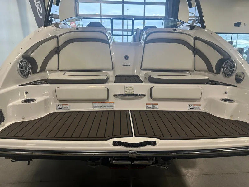 Slide: The Image of Yamaha 242 Limited S 2016 - 4