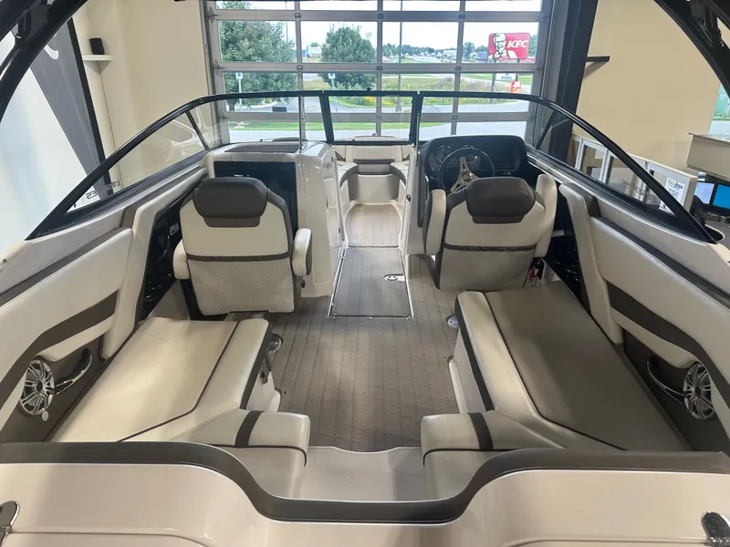 Slide: The Image of Yamaha 242 Limited S 2016 - 6