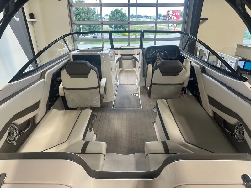 Slide: The Image of Yamaha 242 Limited S 2016 - 7