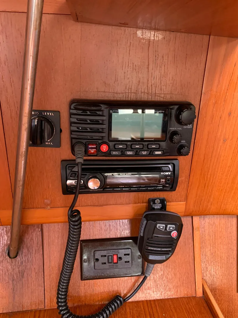 Slide: The Image of Control panel with radio and microphone in a 2002 Hunter 410 boat. - 14