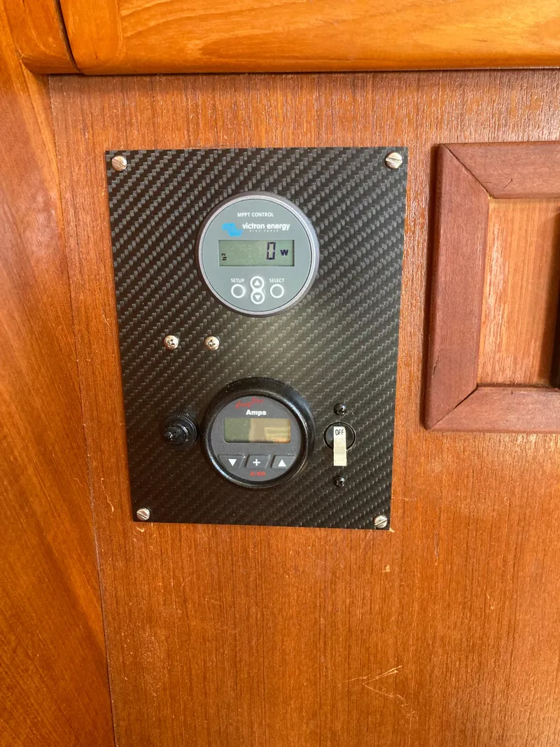 Slide: The Image of Control panel on a 2002 Hunter 410 boat with Victron Energy display. - 31