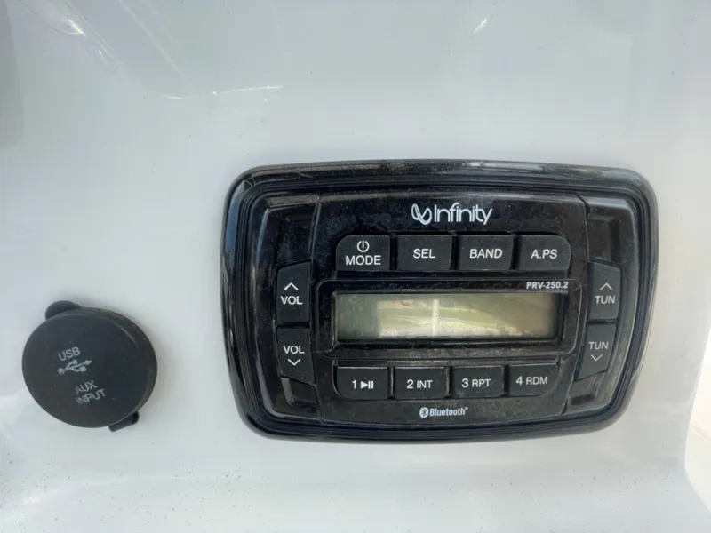 Slide: The Image of Sea Hunt Ultra 234 2015 - 13