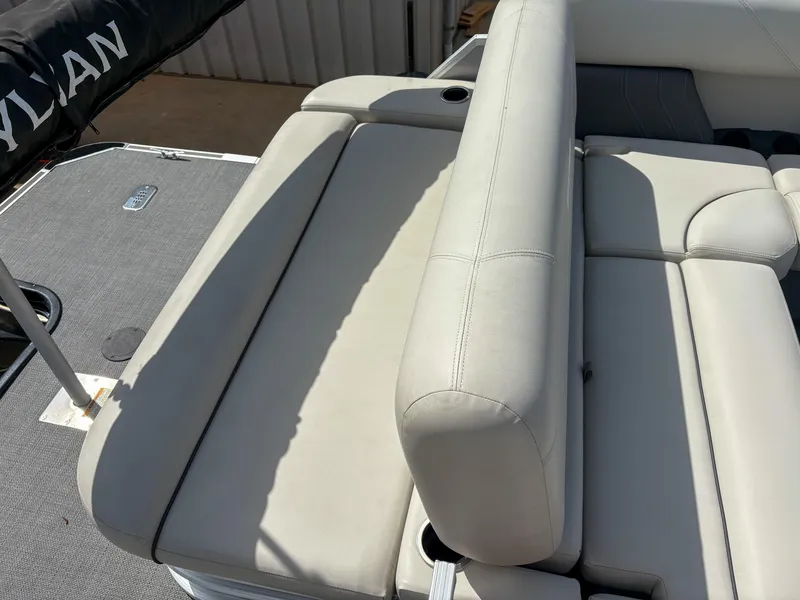 Slide: The Image of 2023 Sylvan Mirage 8522 boat with beige seating and gray flooring. - 5